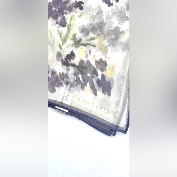 Ann Taylor Square Scarf Authentic Pattern - Picture 4 of 4